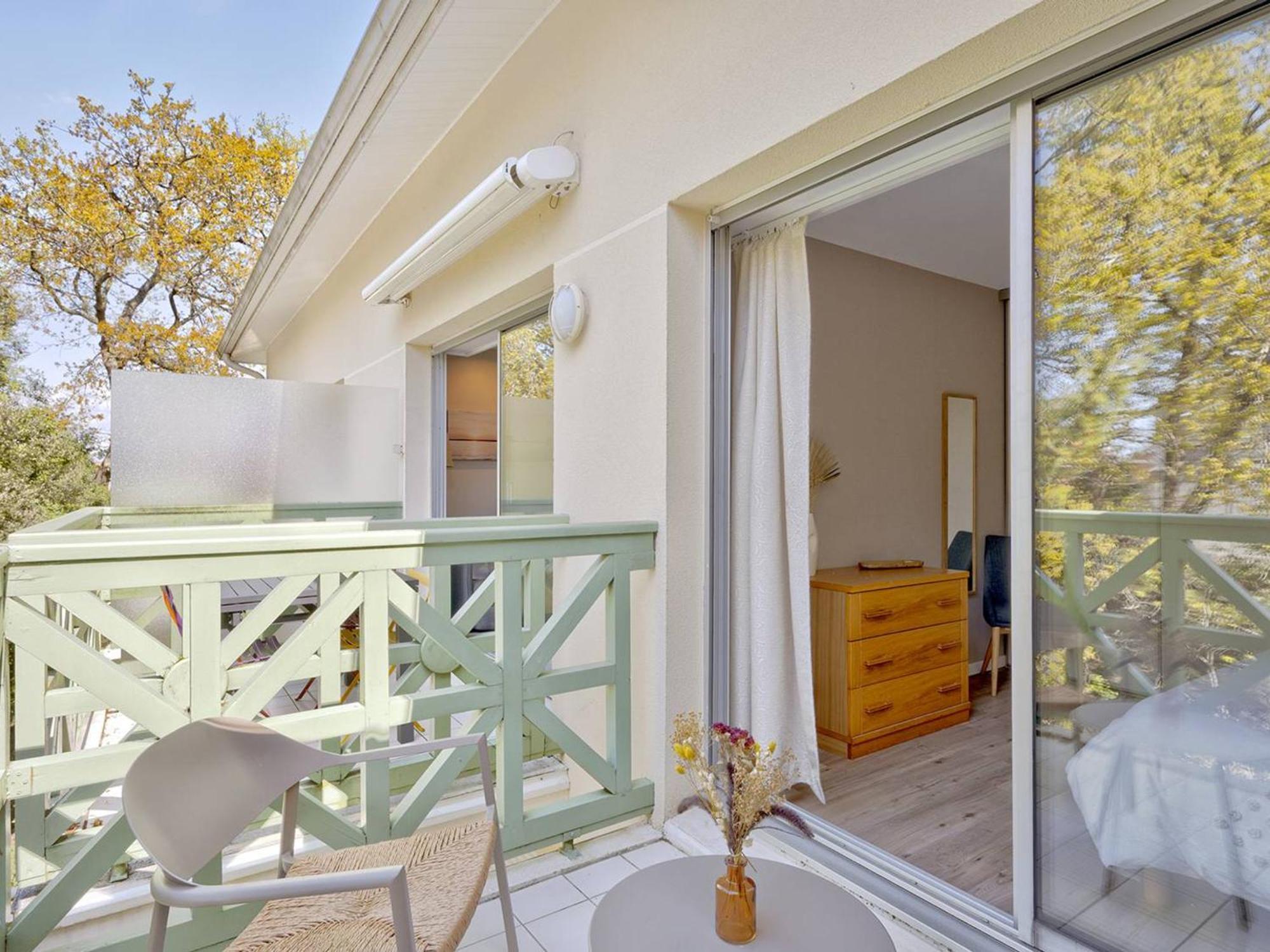 Arcachon: T2 Residentiel Pres Plage, 2 Balcons - Fr-1-433-137 Appartement *