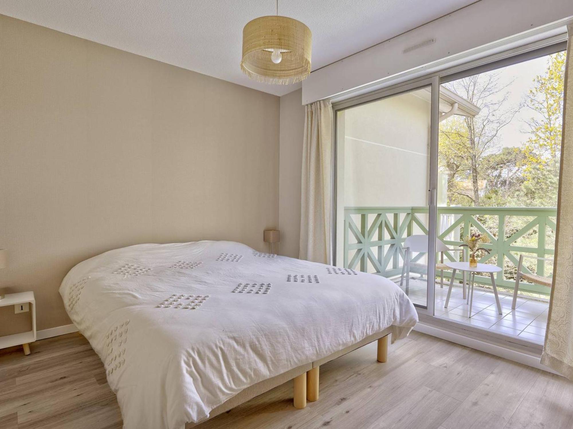 Arcachon: T2 Residentiel Pres Plage, 2 Balcons - Fr-1-433-137 Arcachon